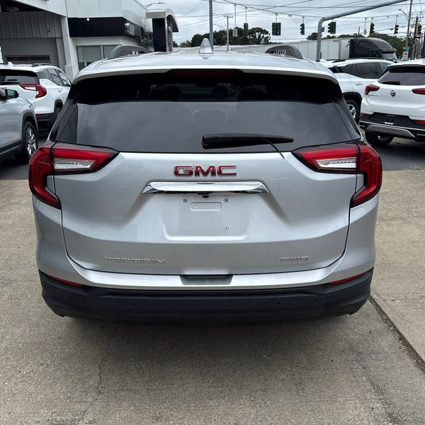 2022 Gmc Terrain SLE photo 2