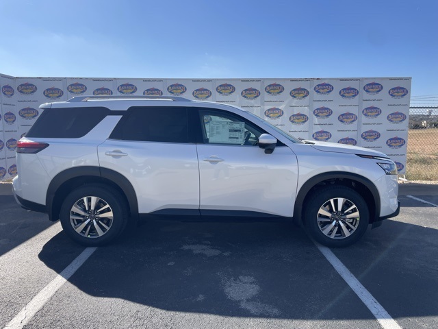 2025 Nissan Pathfinder SL's photo