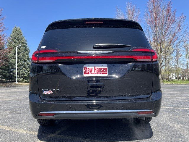 2025 Chrysler Pacifica photo 3