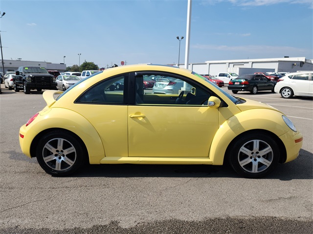 2006 Volkswagen Beetle photo 2