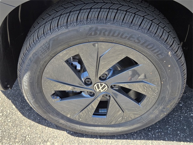 2025 Volkswagen Taos S photo 4