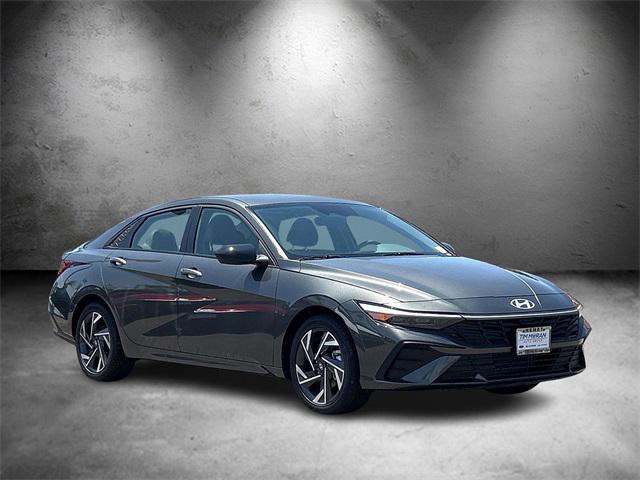 2025 Hyundai Elantra SEL Sport photo 2