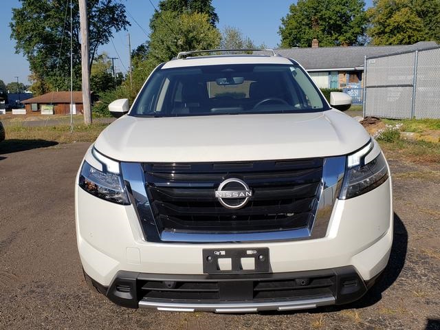 2023 Nissan Pathfinder SL photo 8
