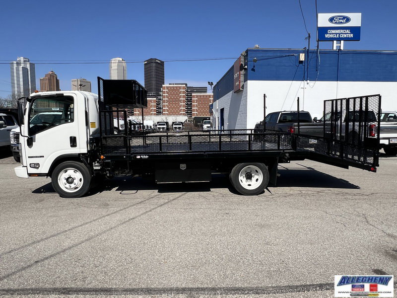 2025 Isuzu NPR photo 2