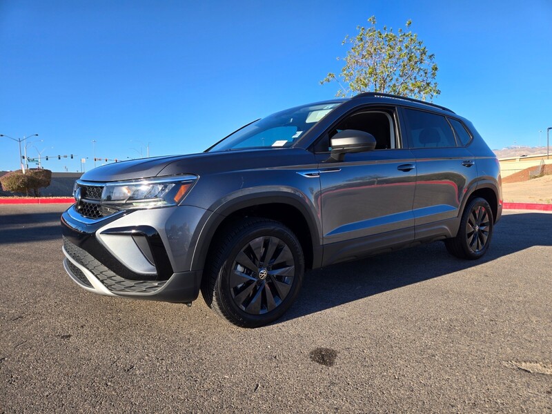 2024 Volkswagen Taos S photo 2