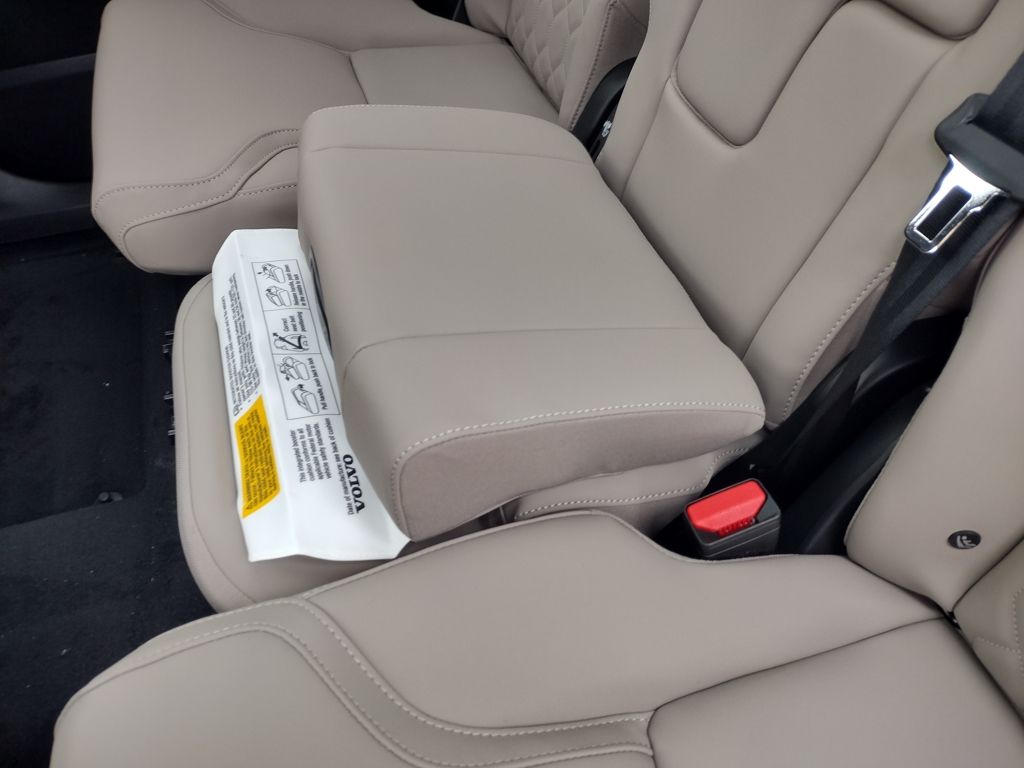 2026 VOLVO XC90 - Image 21