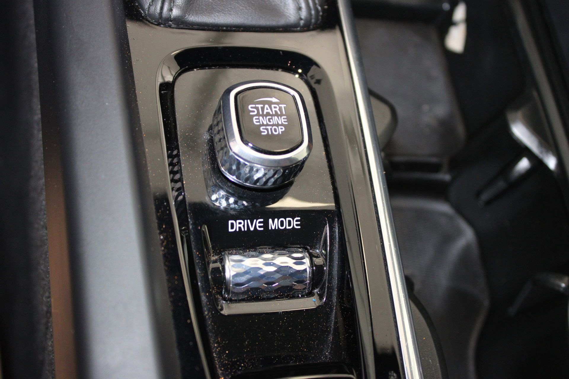 2020 Volvo XC60 T5 Momentum photo 23