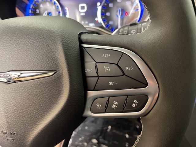 2025 Chrysler Pacifica photo 4