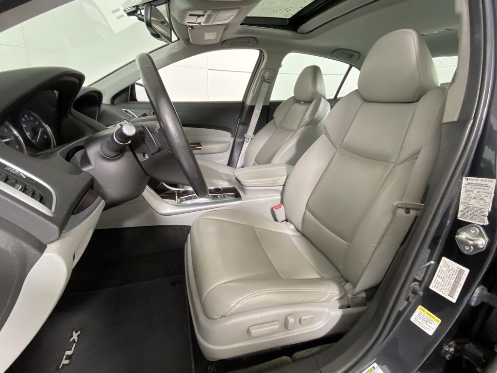 2015 Acura TLX photo 2