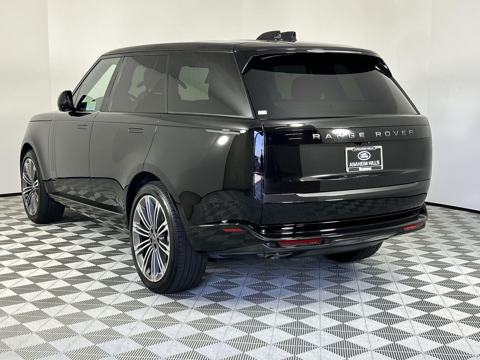 2025 Land Rover Range Rover SE photo 2