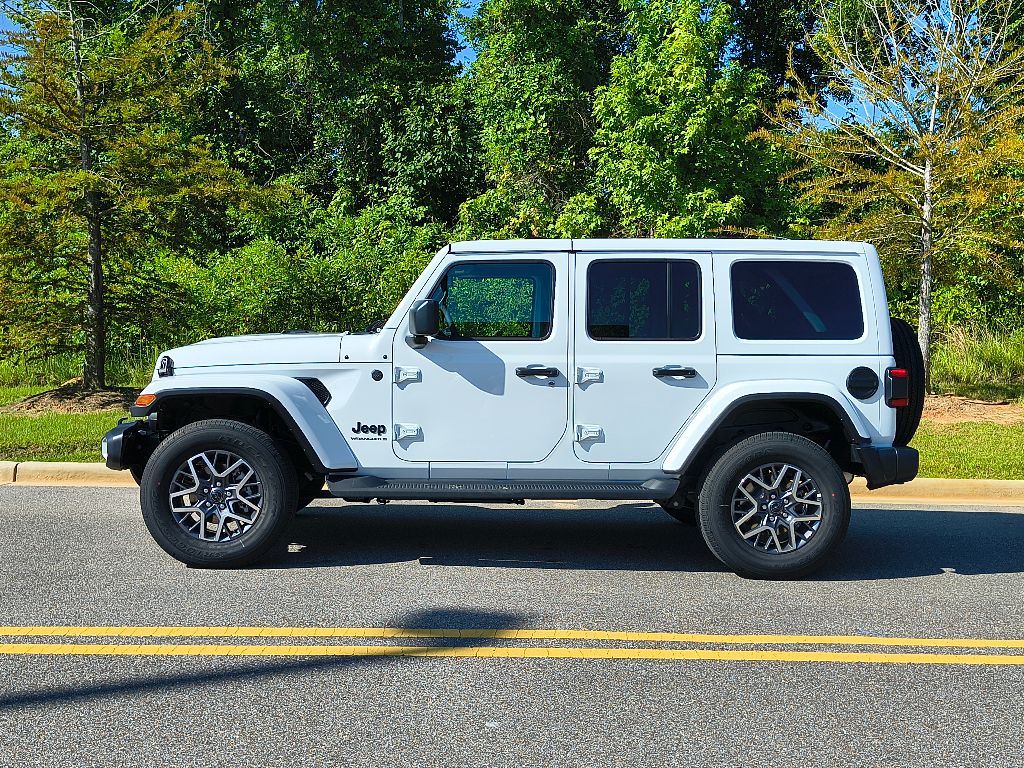 2025 Jeep Wrangler Sahara photo 2