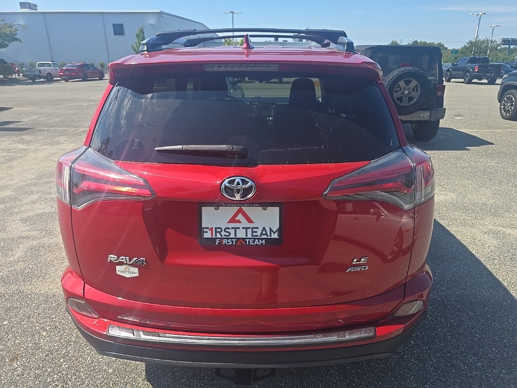 2017 Toyota RAV4 LE photo 6