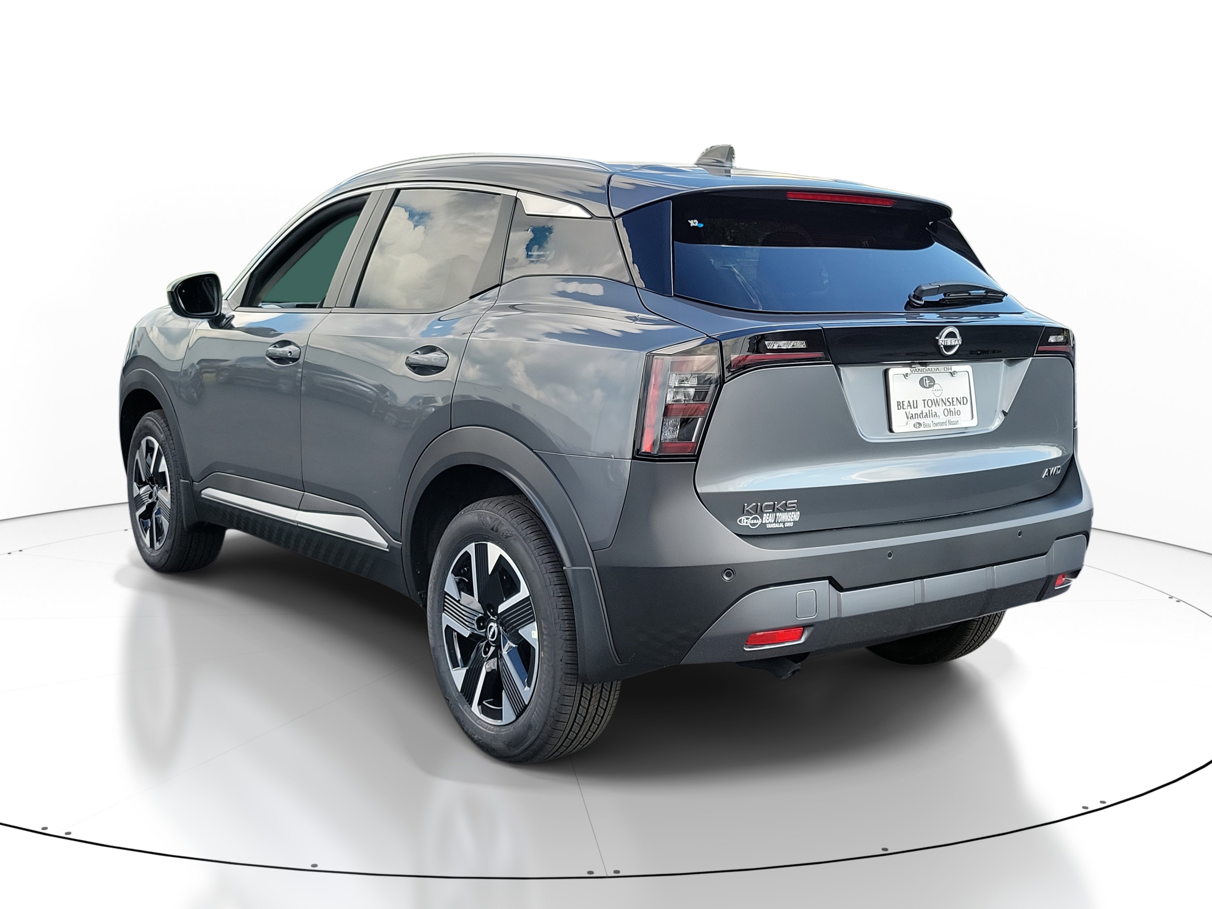 2025 Nissan Kicks SV photo 3