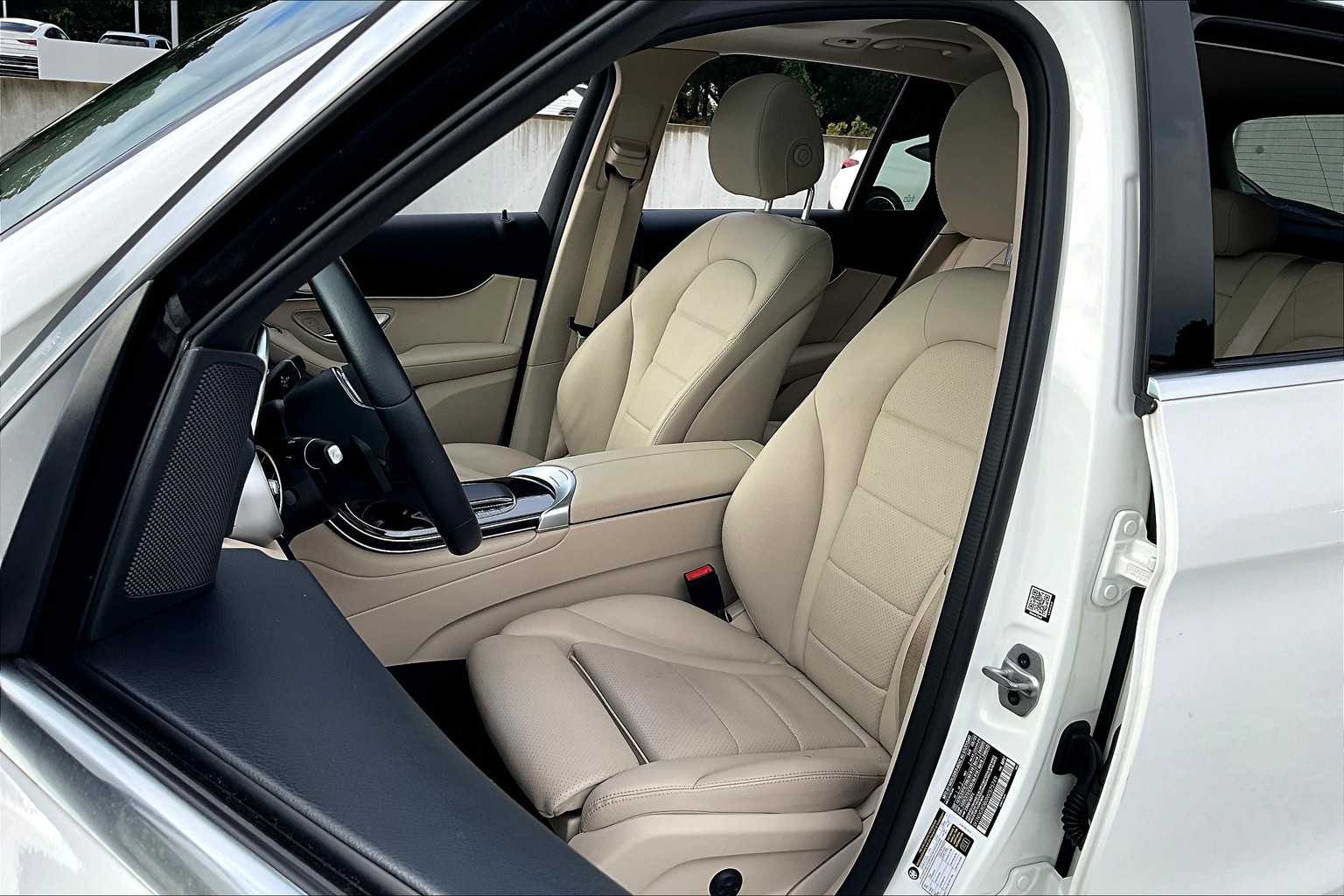 2022 Mercedes Benz GLC 300 photo 4