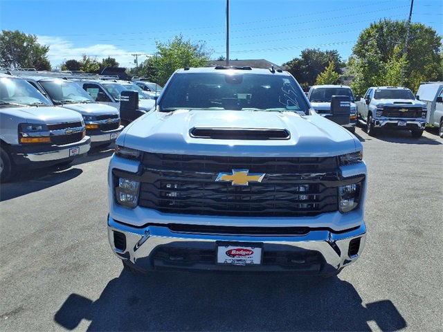2025 Chevrolet Silverado 3500HD photo 2
