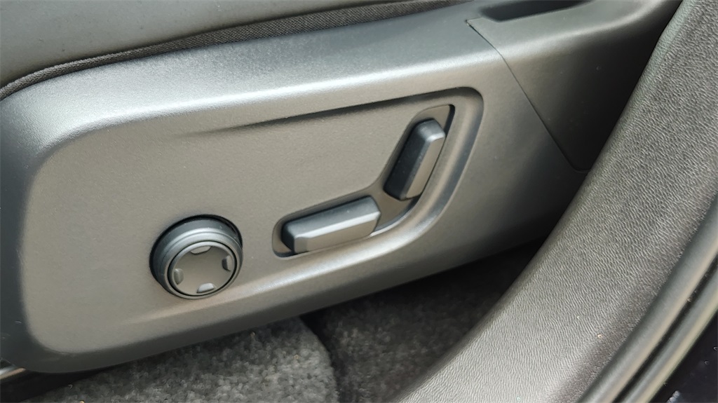 2023 Volvo XC40 Recharge Ultimate photo 12