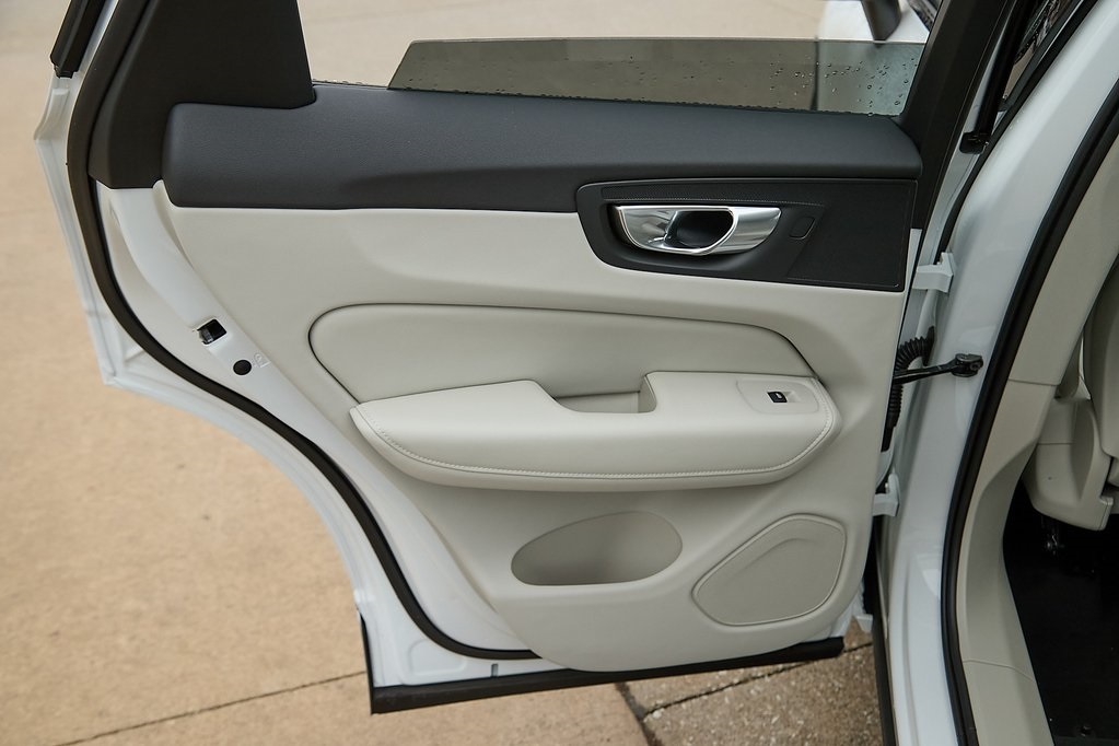 2026 VOLVO XC60 - Image 16