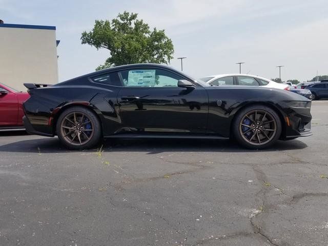 2025 Ford Mustang Dark Horse Premium photo 2