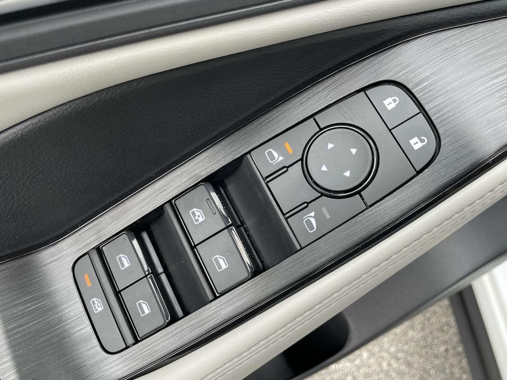 2025 Nissan Rogue SV photo 14