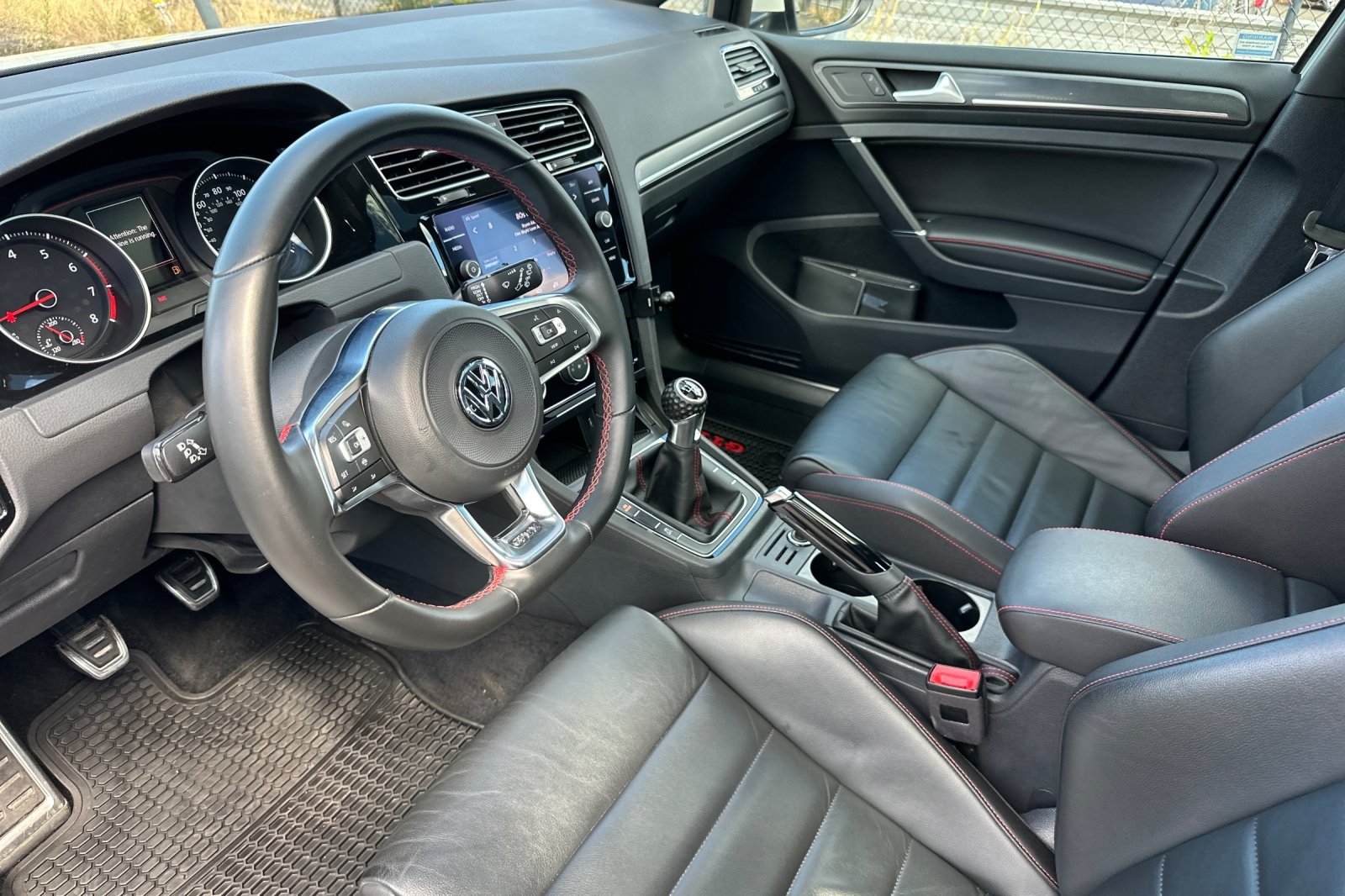 2019 Volkswagen Golf GTI SE photo 10