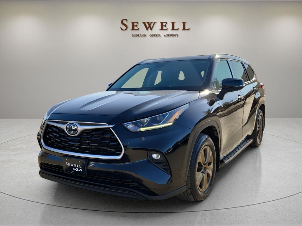 2022 Toyota Highlander Bronze Edition's photo