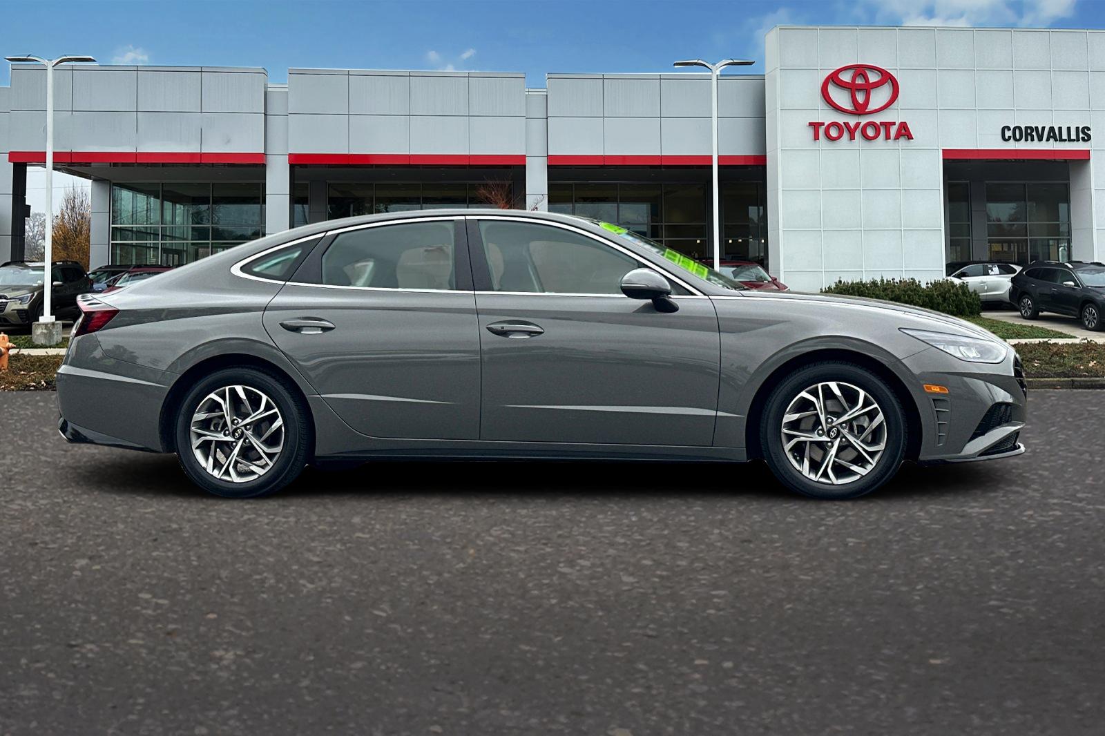 2022 Hyundai Sonata SEL photo 2