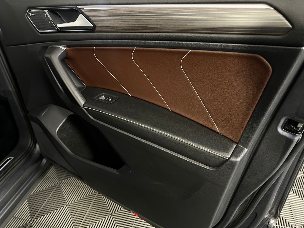 2022 Volkswagen Tiguan SEL Premium R-Line photo 33