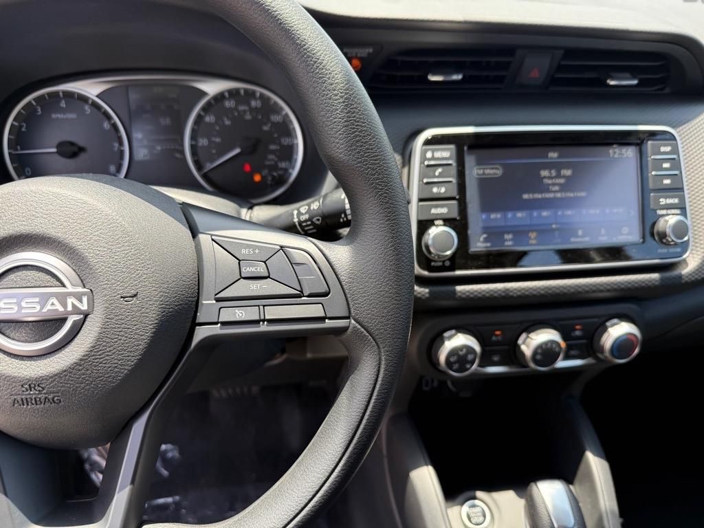 2025 Nissan Kicks Play S photo 10