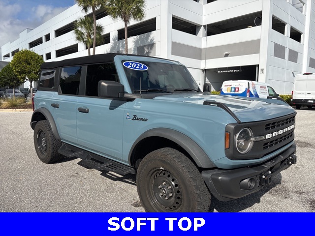 2023 Ford Bronco 4-Door Black Diamond's photo