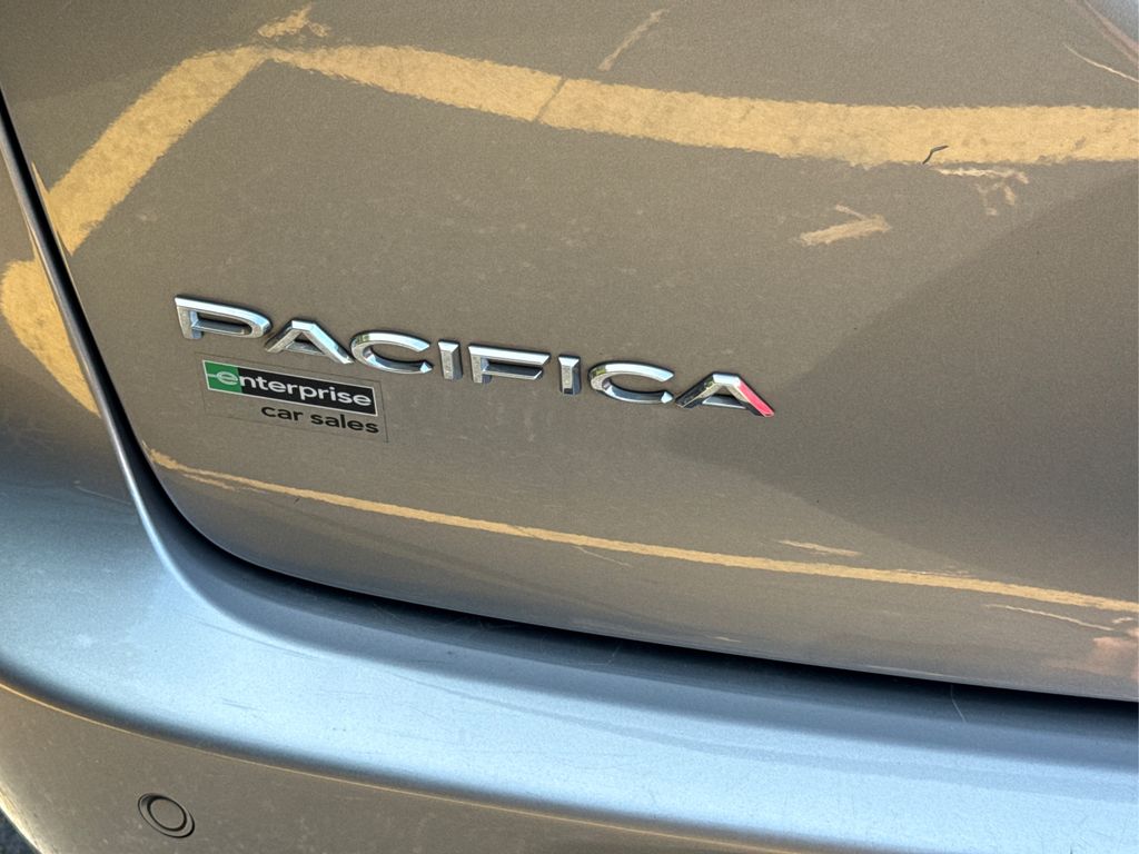 2021 Chrysler Pacifica Hybrid Touring L photo 15