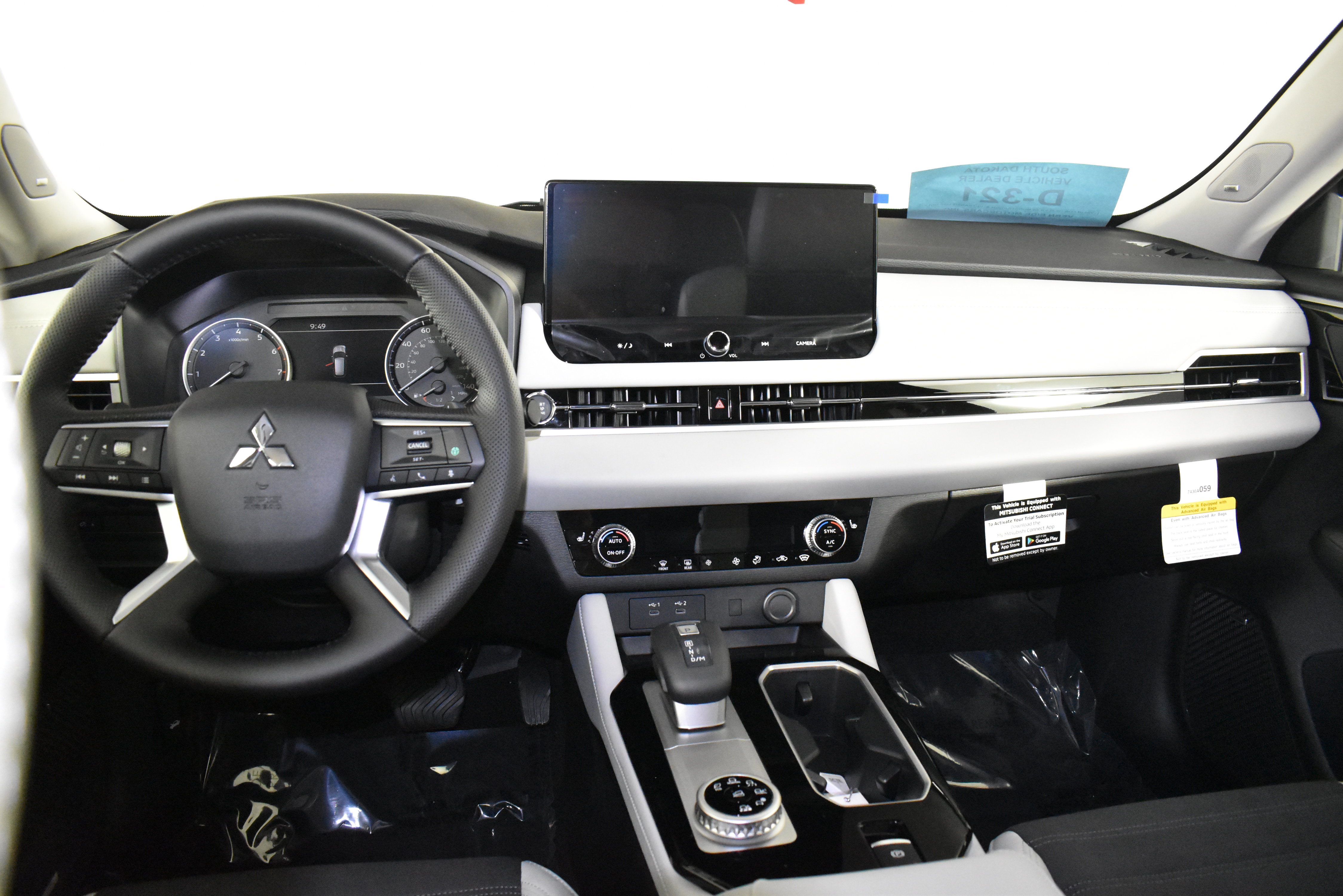 2025 Mitsubishi Outlander SE photo 2
