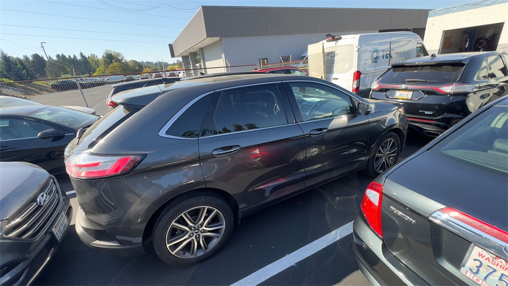 2020 Ford Edge Titanium photo 3