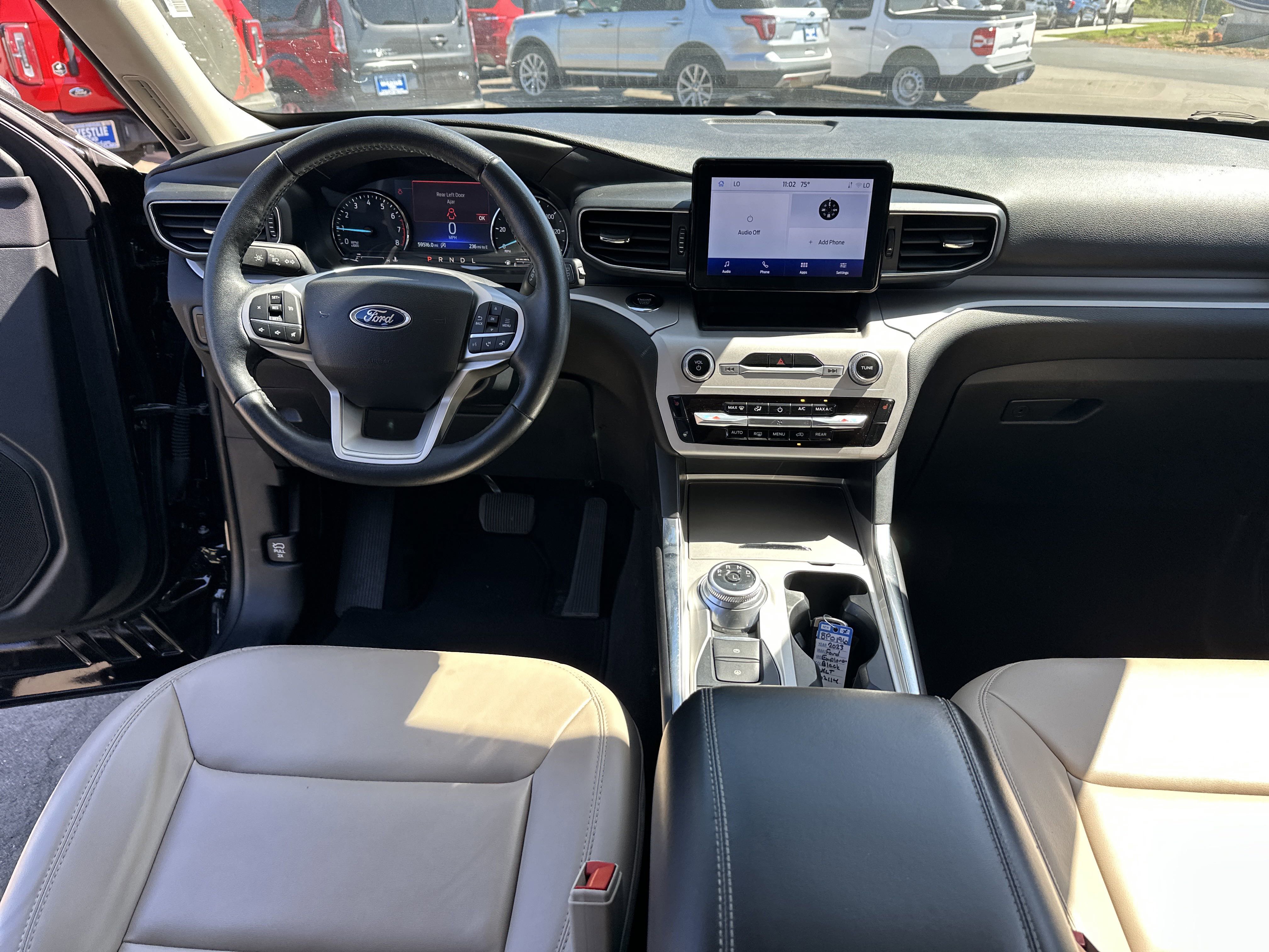 2023 Ford Explorer XLT photo 3