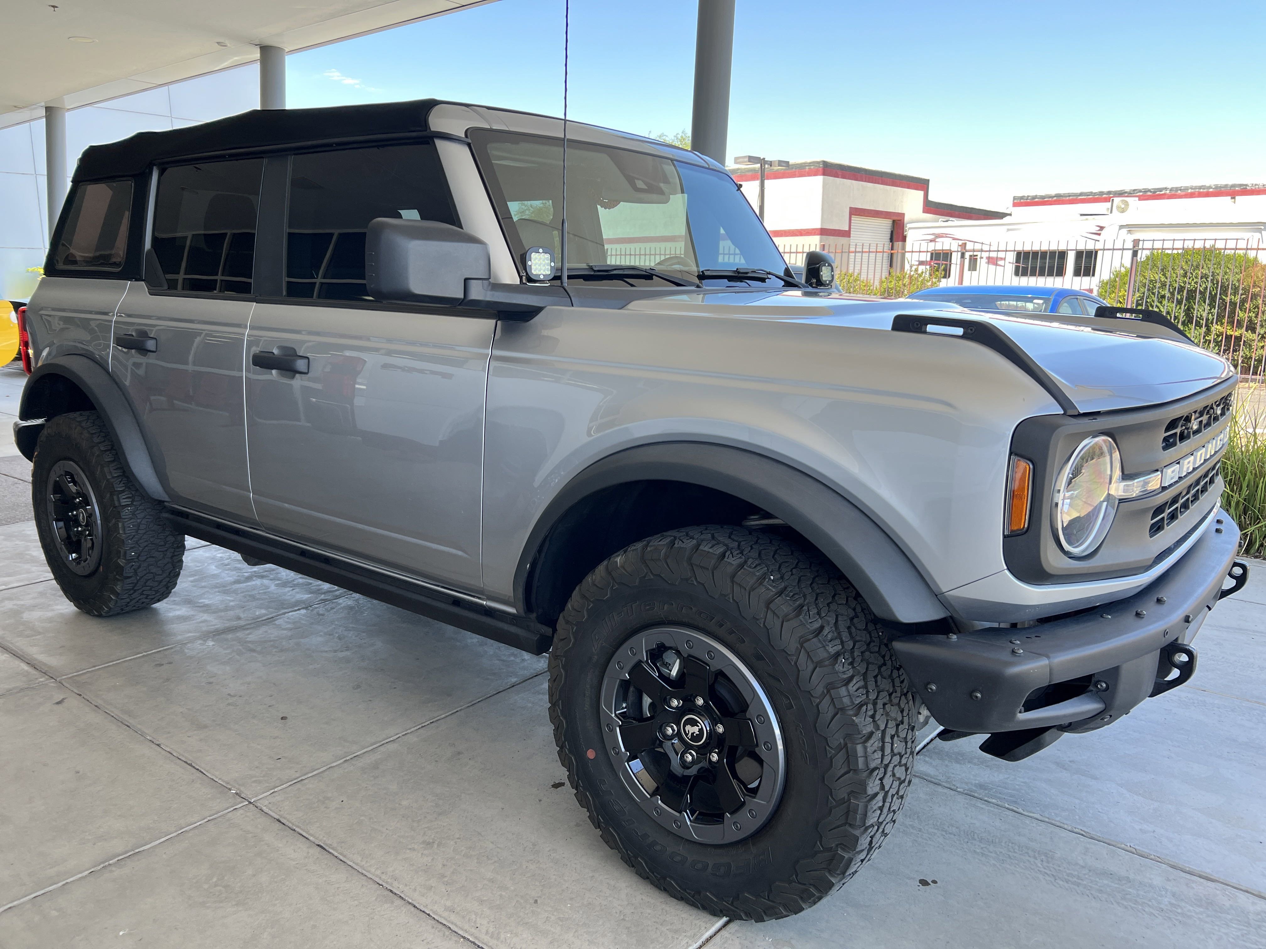 2022 Ford Bronco Black Diamond photo 3