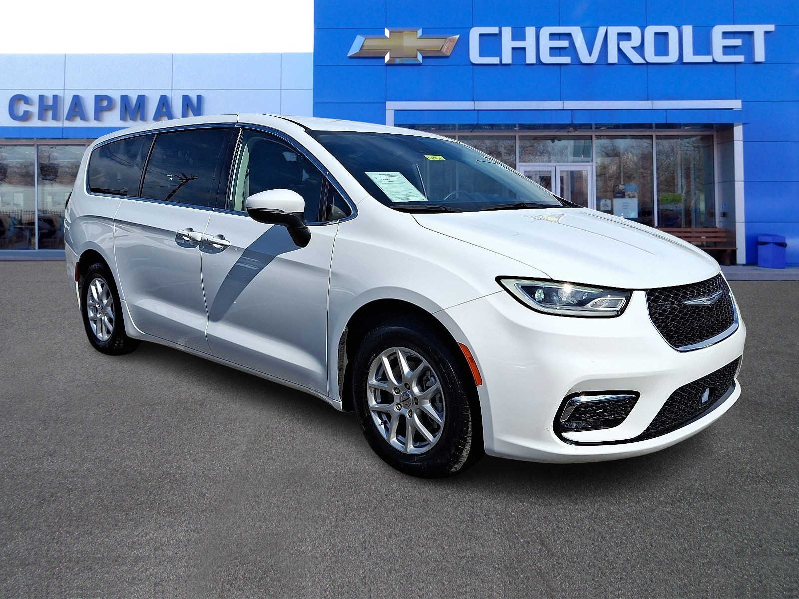 2023 Chrysler Pacifica Touring L's photo