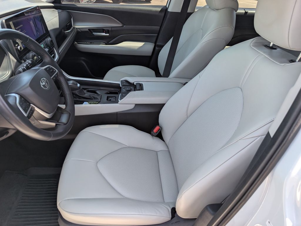 2024 Toyota Grand Highlander Limited photo 10