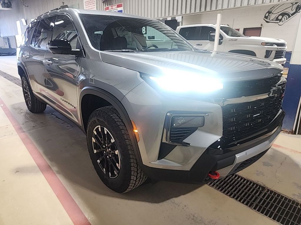 2025 Chevrolet Traverse Z71 photo 2