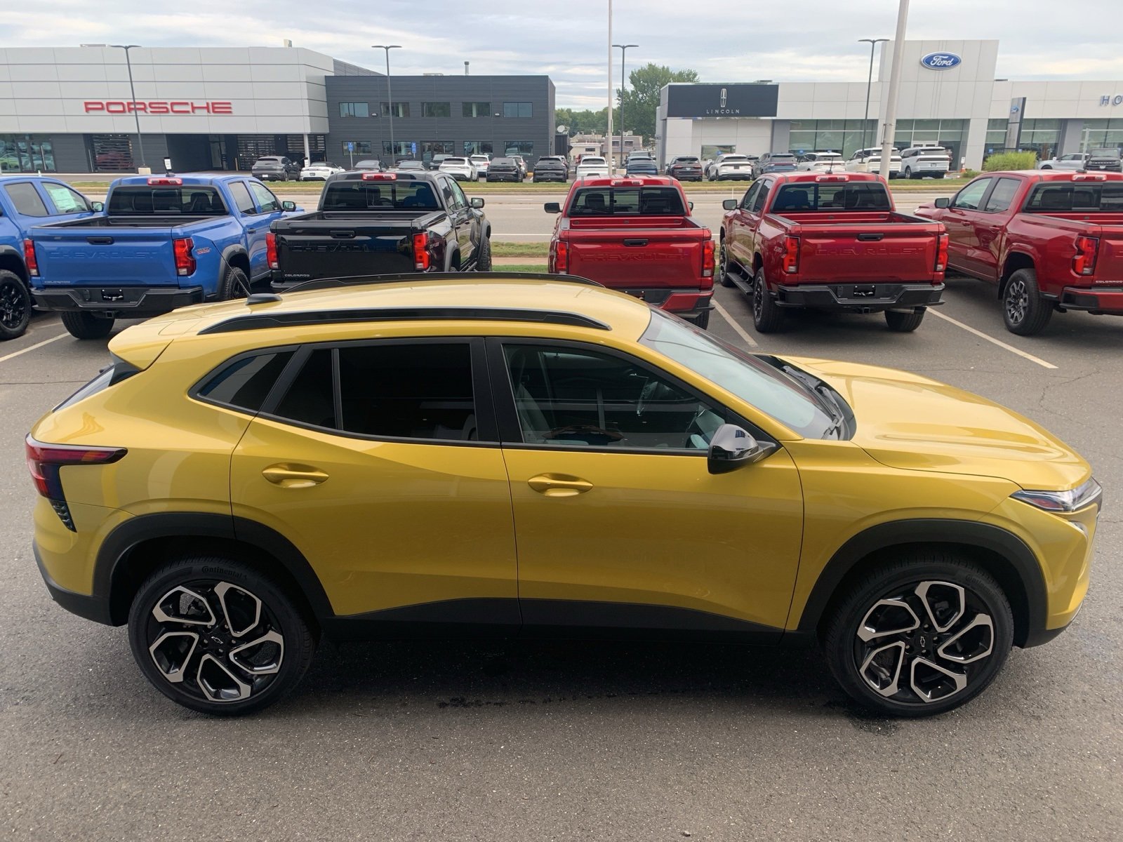 2025 Chevrolet Trax photo 4