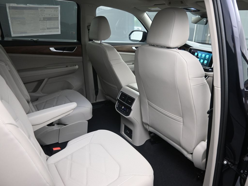 2025 Volkswagen Atlas SE Technology photo 42