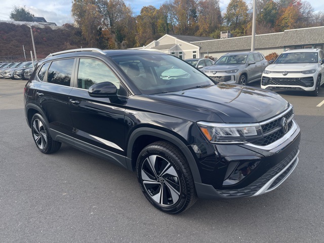 2024 Volkswagen Taos SE photo 4