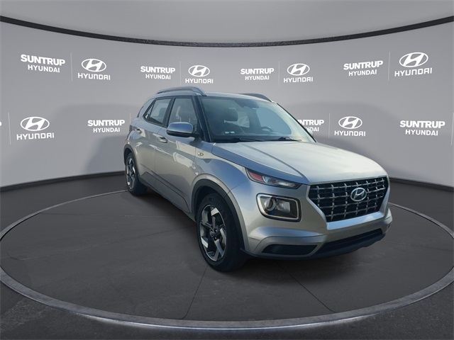 2024 Hyundai Venue SEL photo 2