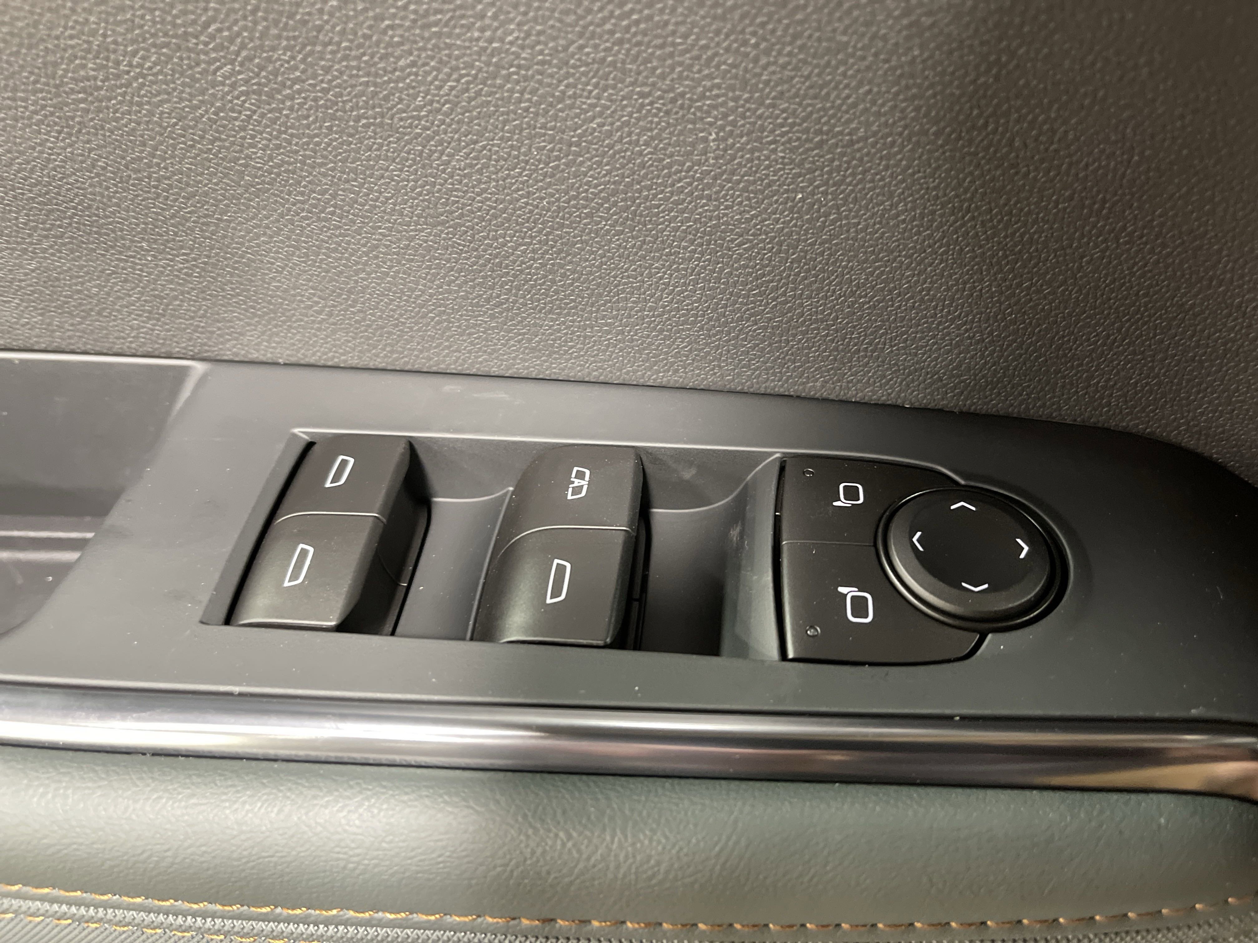 2026 Gmc Acadia AT4 photo 3