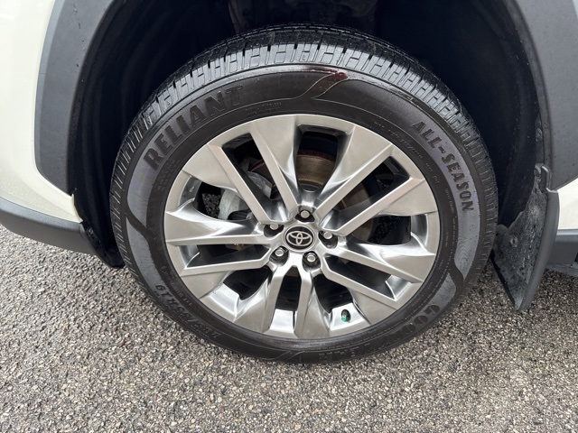 2021 Toyota RAV4 XLE Premium photo 9