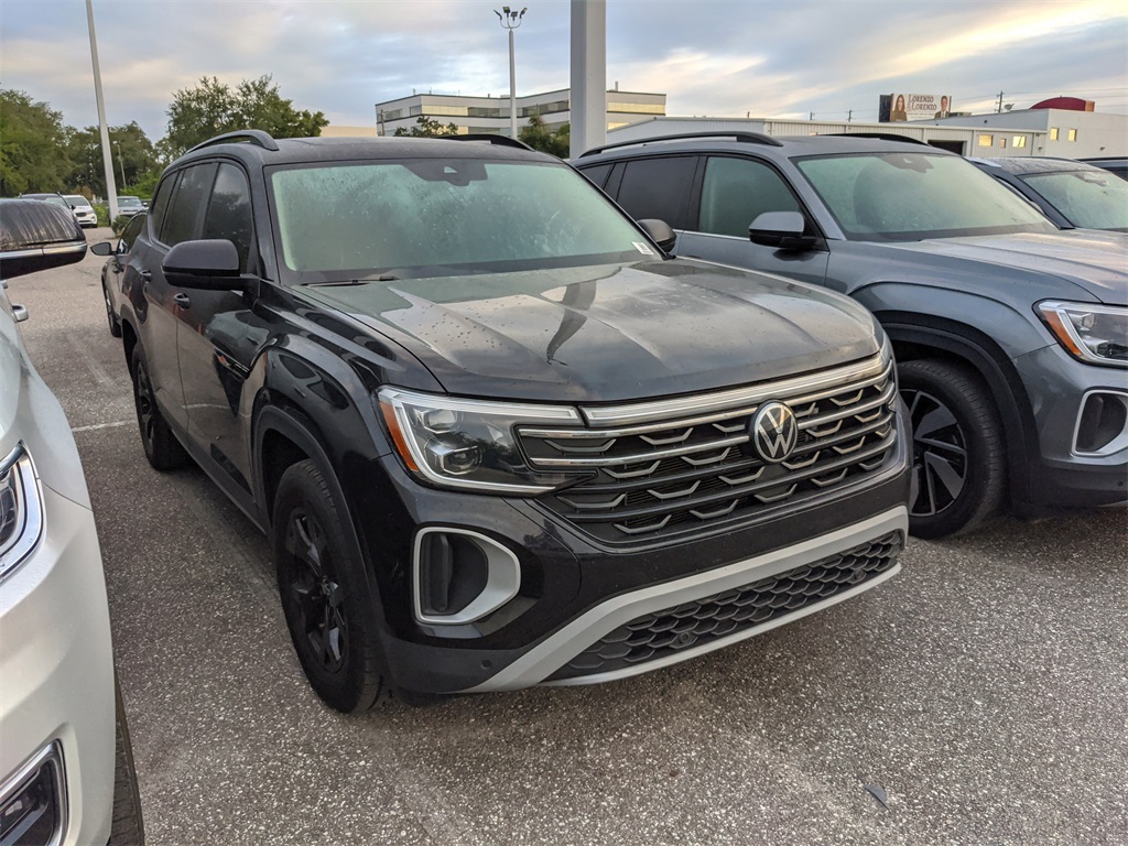 2025 Volkswagen Atlas Peak Edition SE photo 4