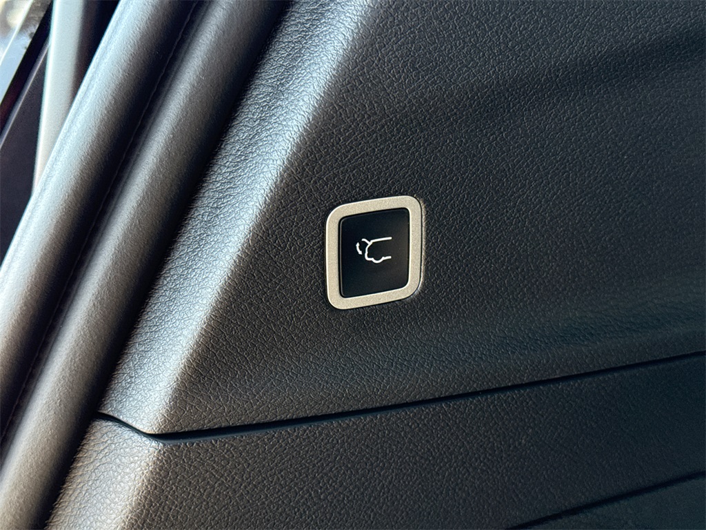 2025 Chrysler Pacifica photo 14