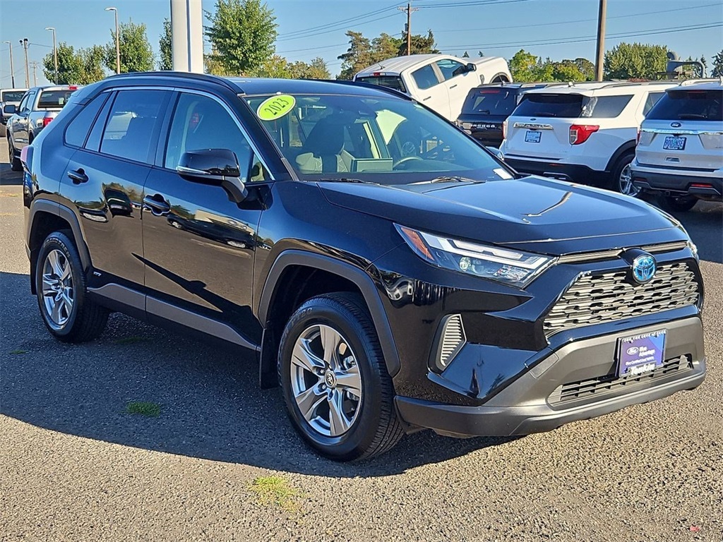 2023 Toyota RAV4 Hybrid XLE photo 7