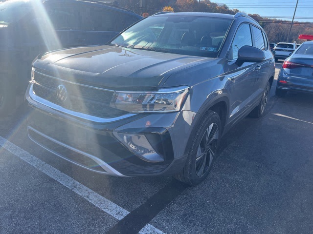 2023 Volkswagen Taos SE photo 3