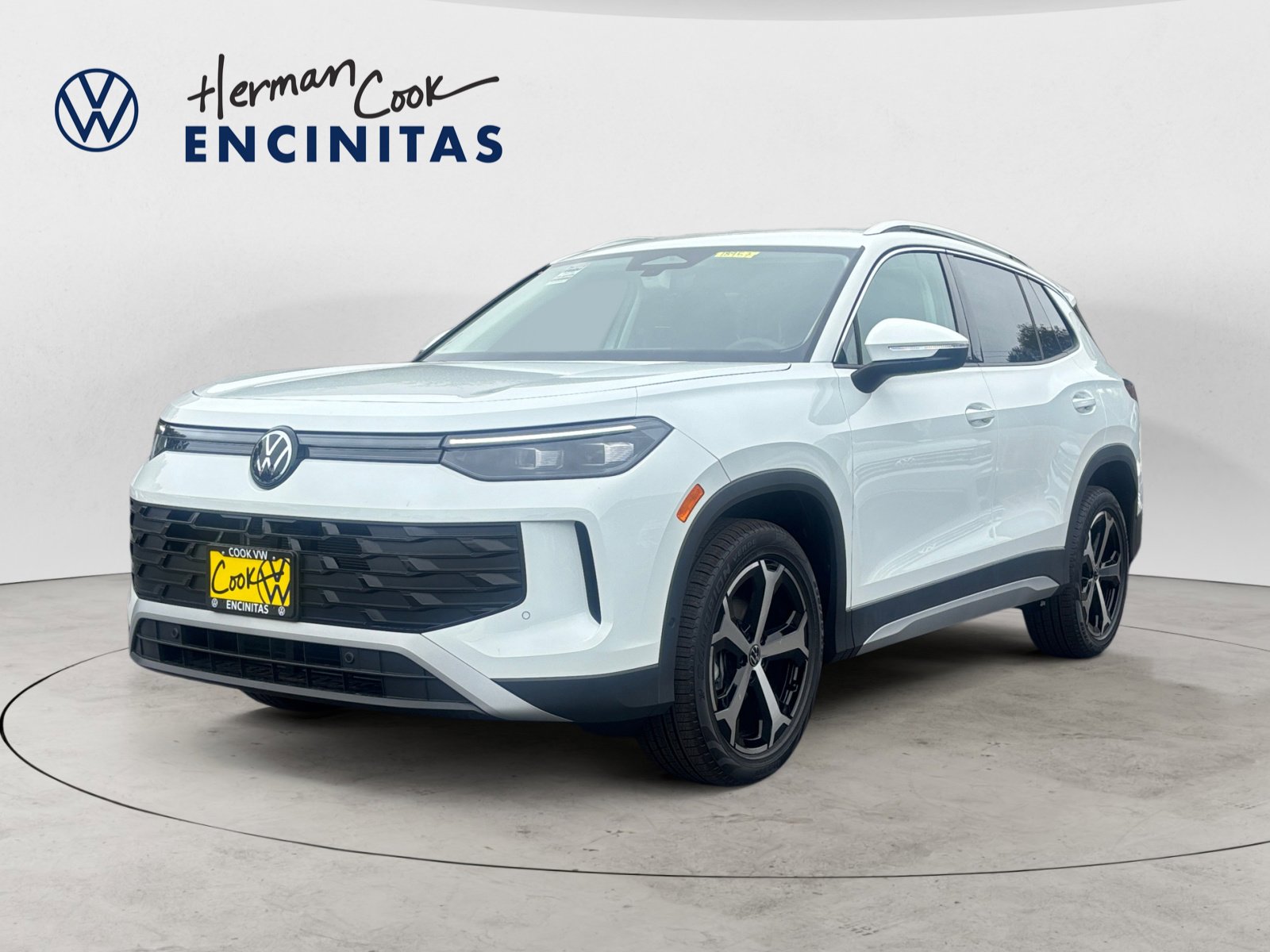2025 Volkswagen Tiguan SE's photo