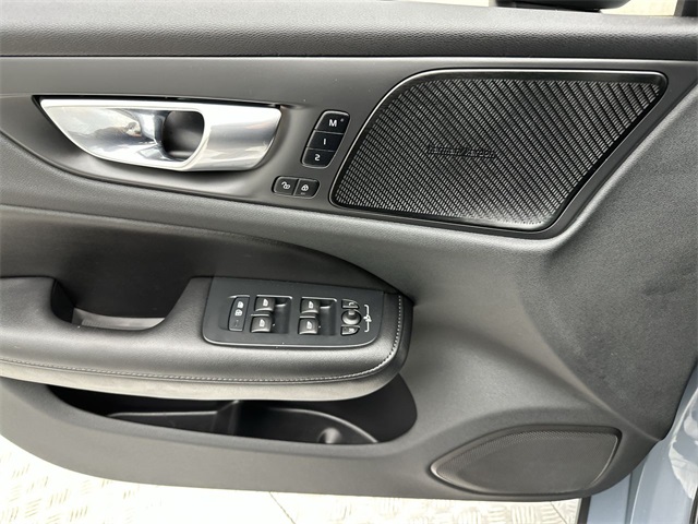 2023 Volvo S60 Recharge T8 Plus photo 4