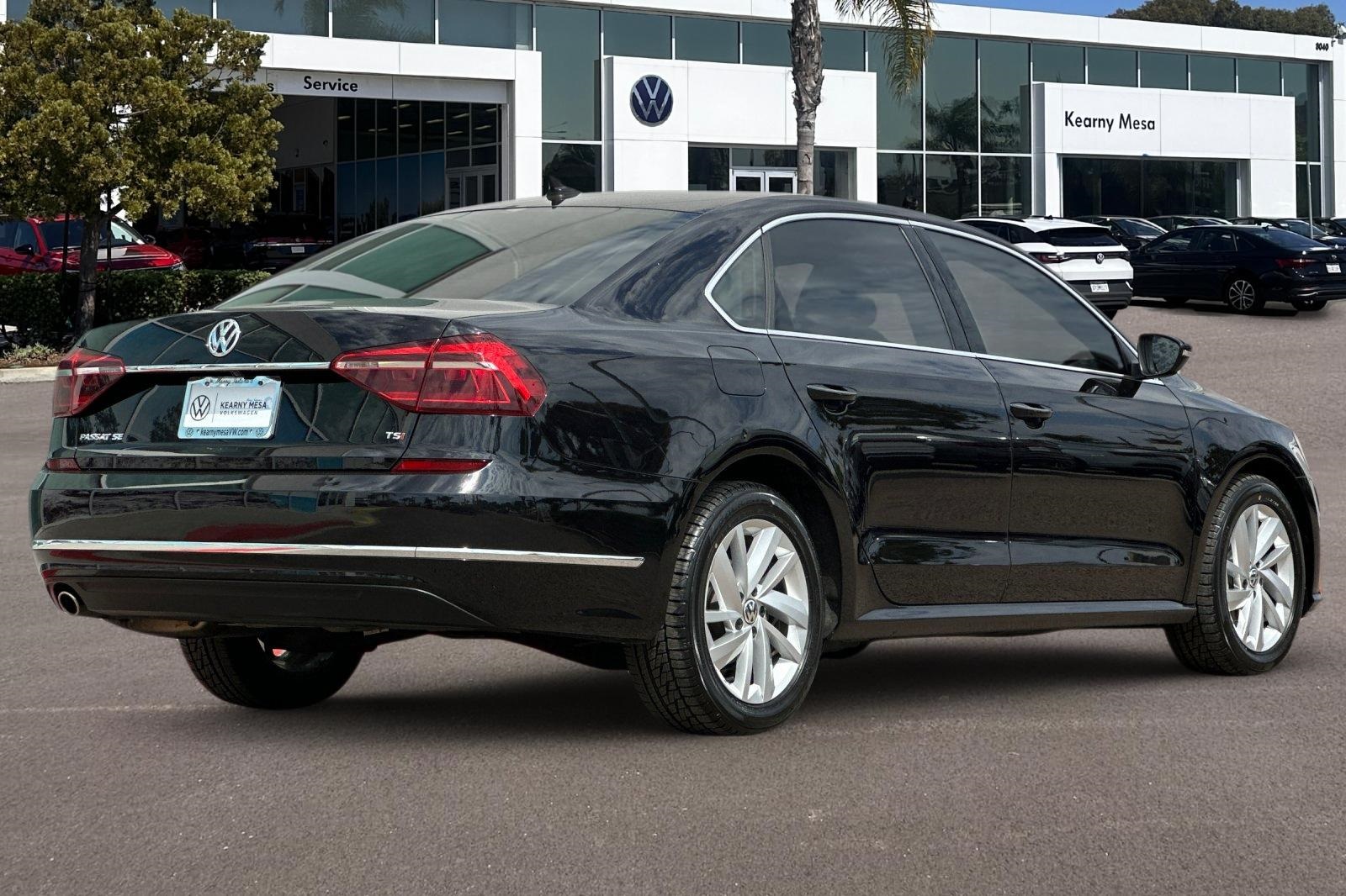 2018 Volkswagen Passat 2.0T SE photo 2
